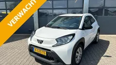 Wit Gebruikt 2022 Toyota Aygo Play Hatchback | € 16.830 (Eerlijke prijs)