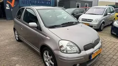 Grijs Gebruikt 2004 Toyota Yaris Hatchback | € 2.995 (Eerlijke prijs)