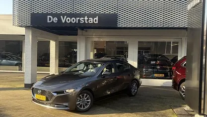 Occasion 2023 Mazda 3 Comfort Sedan | € 26.995 (Eerlijke prijs)