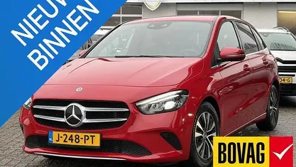 Rood Occasion 2020 Mercedes B180 Business MPV | € 22.750 (Eerlijke prijs)