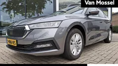 Grijs Gebruikt 2024 Skoda Octavia Business Line Hatchback | € 26.944 (Eerlijke prijs)