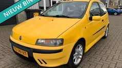 Geel, metallic lak Gebruikt 2002 Fiat Punto Hatchback | € 1.299 (Eerlijke prijs)