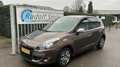 Bruin (metallic) Gebruikt 2012 Renault Scénic III Dynamique MPV | € 4.990 (Eerlijke prijs)