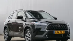 Zwart, metallic lak Nieuw 2024 Toyota Corolla Cross Style SUV | € 43.950 (Eerlijke prijs)