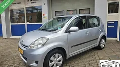 Grijs Gebruikt 2009 Daihatsu Sirion Hatchback | € 1.650 (Super prijs)