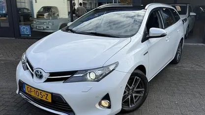Wit Gebruikt 2015 Toyota Auris Touring Sports Stationwagen | € 12.950 (Eerlijke prijs)
