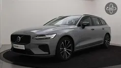 Grijs, metallic lak Gebruikt 2024 Volvo V60 Plus Stationwagen | € 45.900 (Eerlijke prijs)