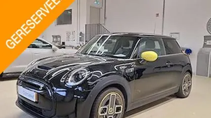 Zwart Occasion 2023 Mini Cooper S Classic Hatchback | € 21.400 (Super prijs)