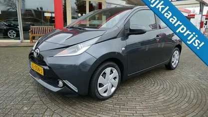 Occasion Toyota Aygo X-play 69 PK (50 kW) 2016 Grijs Hatchback