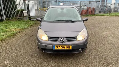 Gebruikt 2006 Renault Scénic II Expression MPV | € 1.150 (Eerlijke prijs)