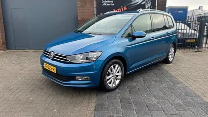 Occasion VW Touran Highline 110 PK (80 kW) 2016 Blauw (metallic) MPV