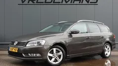 Bruin, metallic lak Gebruikt 2013 VW Passat Edition Stationwagen | € 6.450 (Goede deal)