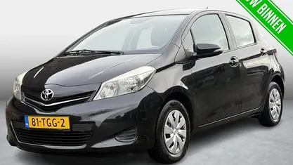 Zwart Gebruikt 2012 Toyota Yaris Hatchback | € 5.950 (Eerlijke prijs)