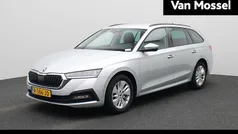 Grijs Gebruikt 2022 Skoda Octavia Business Line Stationwagen | € 19.900 (Goede deal)
