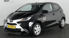 Zwart Gebruikt 2016 Toyota Aygo X-play Hatchback | € 8.900 (Eerlijke prijs)