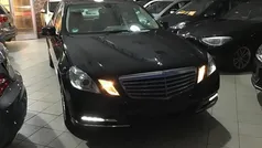 Zwart, metallic lak Gebruikt 2012 Mercedes E350 Avantgarde Sedan | € 13.900 (Super prijs)