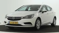 Wit, metallic lak Gebruikt 2019 Opel Astra Business Hatchback | € 11.245 (Eerlijke prijs)