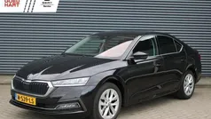 Zwart Gebruikt 2021 Skoda Octavia Business Line Hatchback | € 21.495 (Eerlijke prijs)