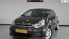 Bruin Gebruikt 2015 Kia Rio Hatchback | € 6.950 (Eerlijke prijs)
