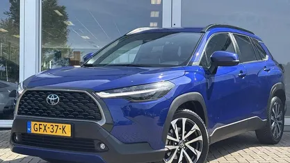 Blauw, metallic lak Occasion 2024 Toyota Corolla Cross SUV | € 34.400 (Eerlijke prijs)