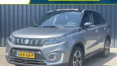 Grijs Gebruikt 2022 Suzuki Vitara Style SUV | € 27.935 (Eerlijke prijs)