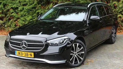 Zwart Gebruikt 2021 Mercedes 300 Avantgarde Stationwagen | € 24.850 (Eerlijke prijs)
