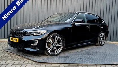 Zwart Gebruikt 2020 BMW 320 Executive Sedan | € 29.945 (Eerlijke prijs)