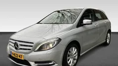 Grijs, metallic lak Gebruikt 2013 Mercedes B180 Ambition MPV | € 9.930 (Goede deal)