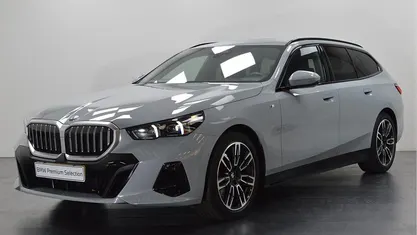 Grijs Gebruikt 2024 BMW 520 Comfort Edition Stationwagen | € 64.450 (Eerlijke prijs)