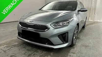 Grijs Gebruikt 2021 Kia Ceed Hatchback | € 22.950 (Eerlijke prijs)
