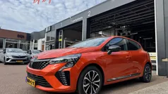 Oranje Gebruikt 2024 Renault Clio V Techno Hatchback | € 20.895 (Eerlijke prijs)