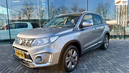 Grijs Gebruikt 2020 Suzuki Vitara SUV | € 17.395 (Eerlijke prijs)