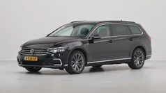 Zwart, metallic lak Gebruikt 2020 VW Passat Business Stationwagen | € 23.940 (Goede deal)