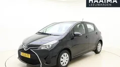 Zwart Gebruikt 2015 Toyota Yaris Hatchback | € 8.950 (Eerlijke prijs)