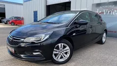Zwart Gebruikt 2016 Opel Astra Edition Hatchback | € 7.940 (Goede deal)