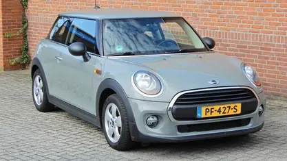 Grijs, metallic lak Gebruikt 2017 Mini ONE Salt Hatchback | € 14.950 (Eerlijke prijs)