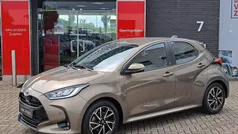 Groen Gebruikt 2022 Toyota Yaris Hybrid Hatchback | € 22.900 (Eerlijke prijs)