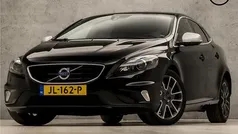 Zwart Gebruikt 2016 Volvo V40 R-Design Stationwagen | € 14.945 (Eerlijke prijs)
