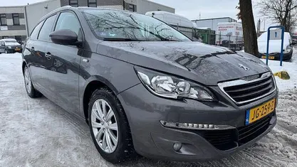 Grijs (metallic) Gebruikt 2016 Peugeot 308 SW Style Stationwagen | € 5.950 (Goede deal)