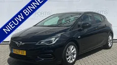Zwart Gebruikt 2020 Opel Astra Edition Hatchback | € 15.400 (Eerlijke prijs)