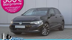 Zwart Gebruikt 2022 VW Golf VIII Style Sedan | € 27.665 (Eerlijke prijs)