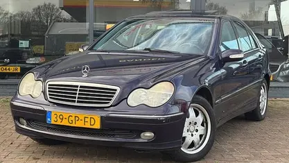 Paars Gebruikt 2001 Mercedes C180 Elegance Sedan | € 2.595 (Eerlijke prijs)