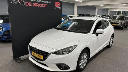 Wit Gebruikt 2016 Mazda 3 Hatchback | € 13.950 (Eerlijke prijs)
