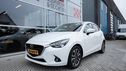 Wit Gebruikt 2016 Mazda 2 Hatchback | € 11.850 (Eerlijke prijs)
