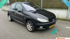 Zwart Gebruikt 2004 Peugeot 206 Hatchback | € 2.300 (Eerlijke prijs)