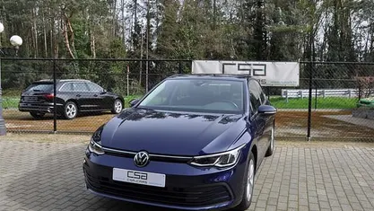 Blauw Gebruikt 2021 VW Golf Life Sedan | € 18.500 (Goede deal)
