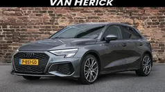 Grijs Gebruikt 2022 Audi A3 Sportback S-Line Hatchback | € 25.945 (Eerlijke prijs)