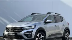 Grey highland (tekqa) Gebruikt 2021 Dacia Sandero Comfort Hatchback | € 14.545 (Eerlijke prijs)