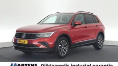 Rood Gebruikt 2021 VW Tiguan Life SUV | € 28.449 (Eerlijke prijs)