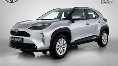 Grijs, metallic lak Gebruikt 2025 Toyota Yaris Cross Active SUV | € 29.980 (Eerlijke prijs)